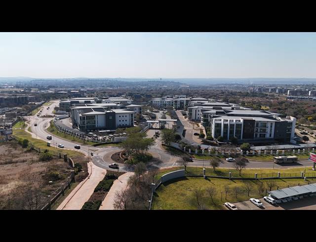 432M² OFFICE TO LET IN ECO PARK ESTATE